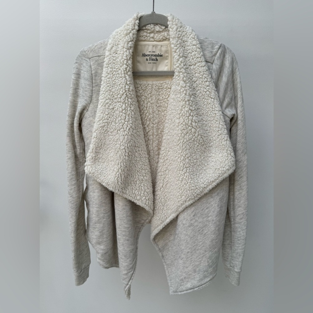 Abercrombie & Fitch Open Front Sherpa Cardigan Jacket‎ in Gray & Cream, Size M/L